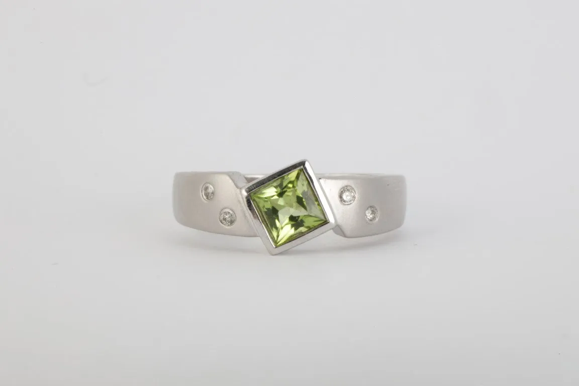 14K White Gold Peridot & Diamond Earrings and Ring Set Size 7 (8.30g.)