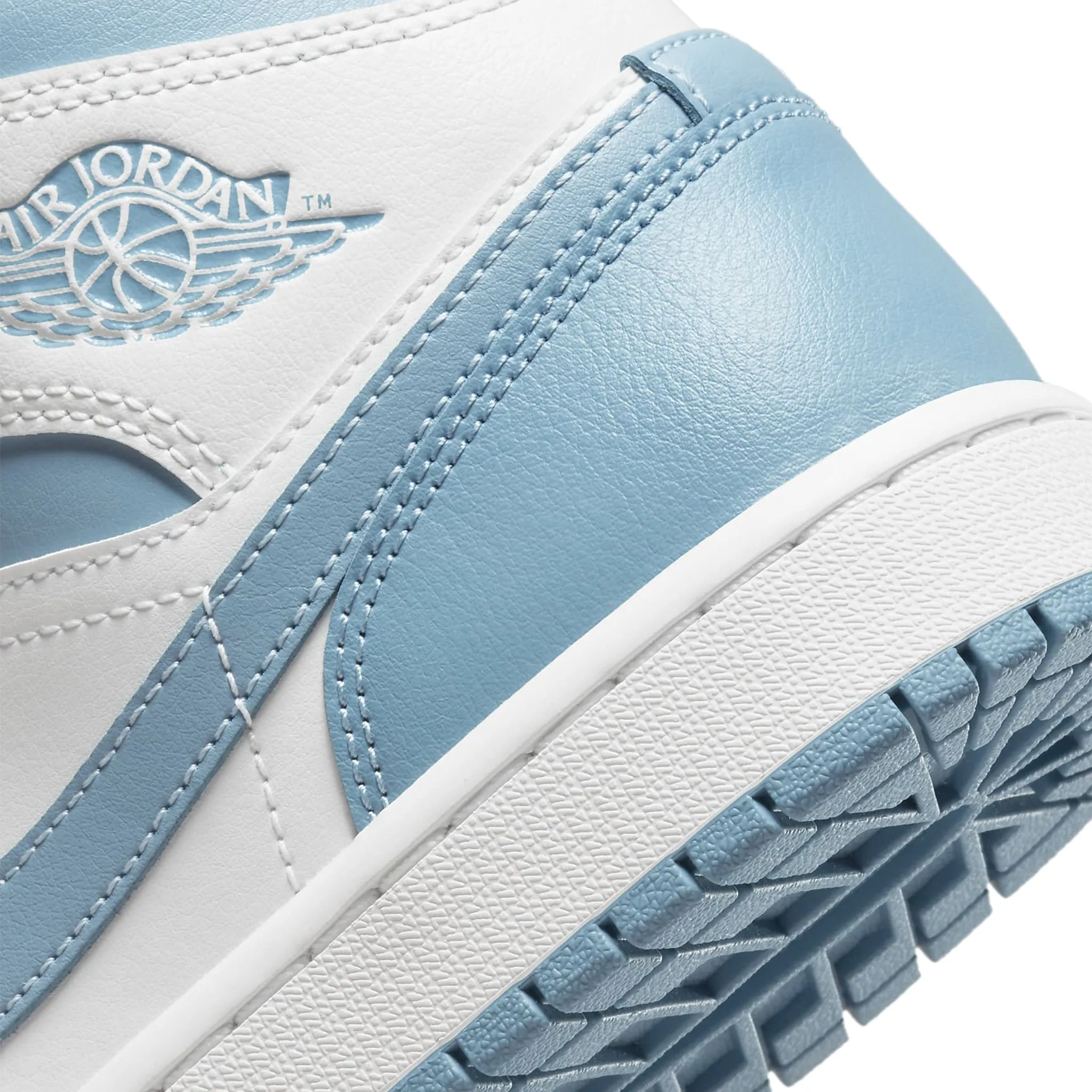 Air Jordan 1 Mid UNC (2022) (W)