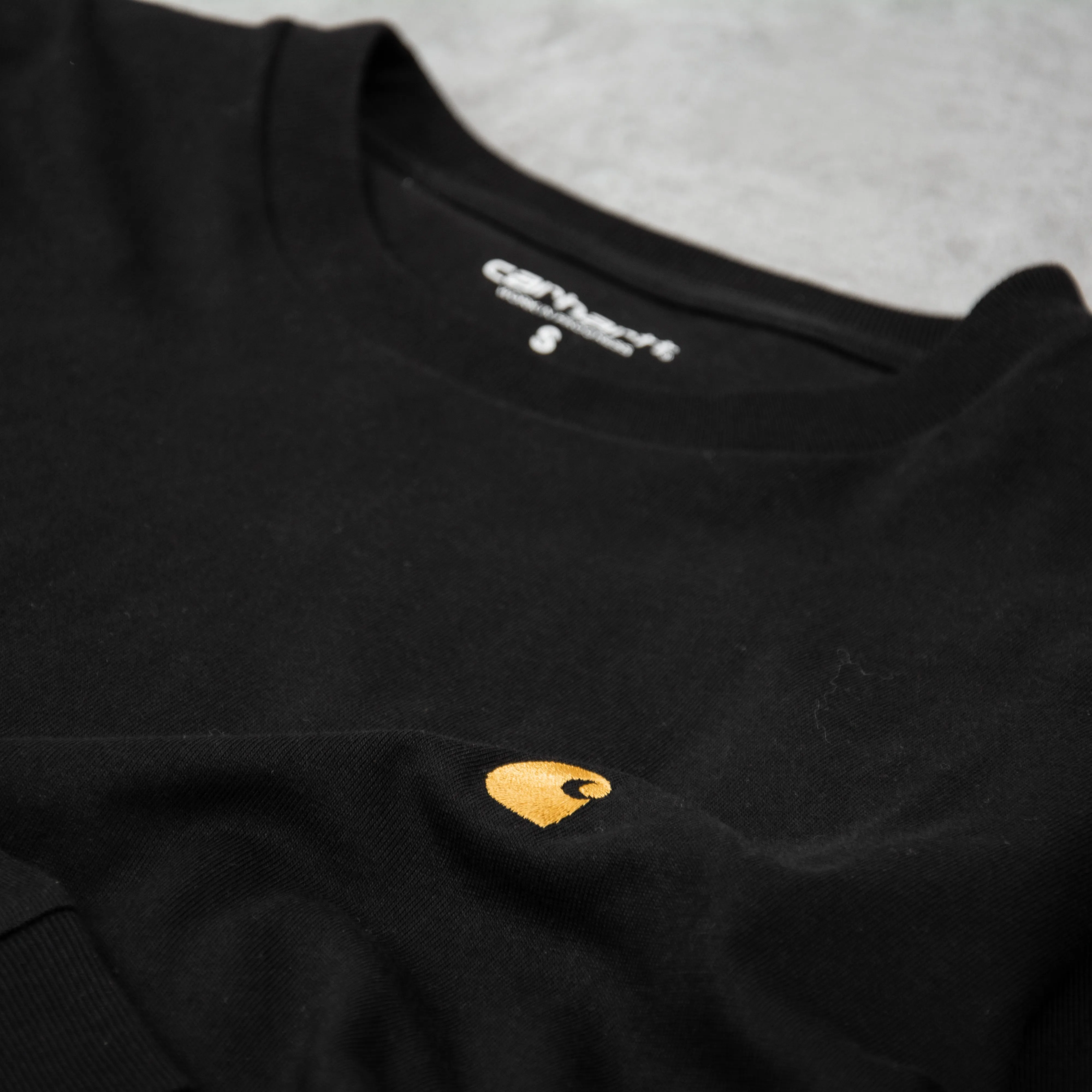 Carhartt WIP Chase L/S Tee - Black / Gold