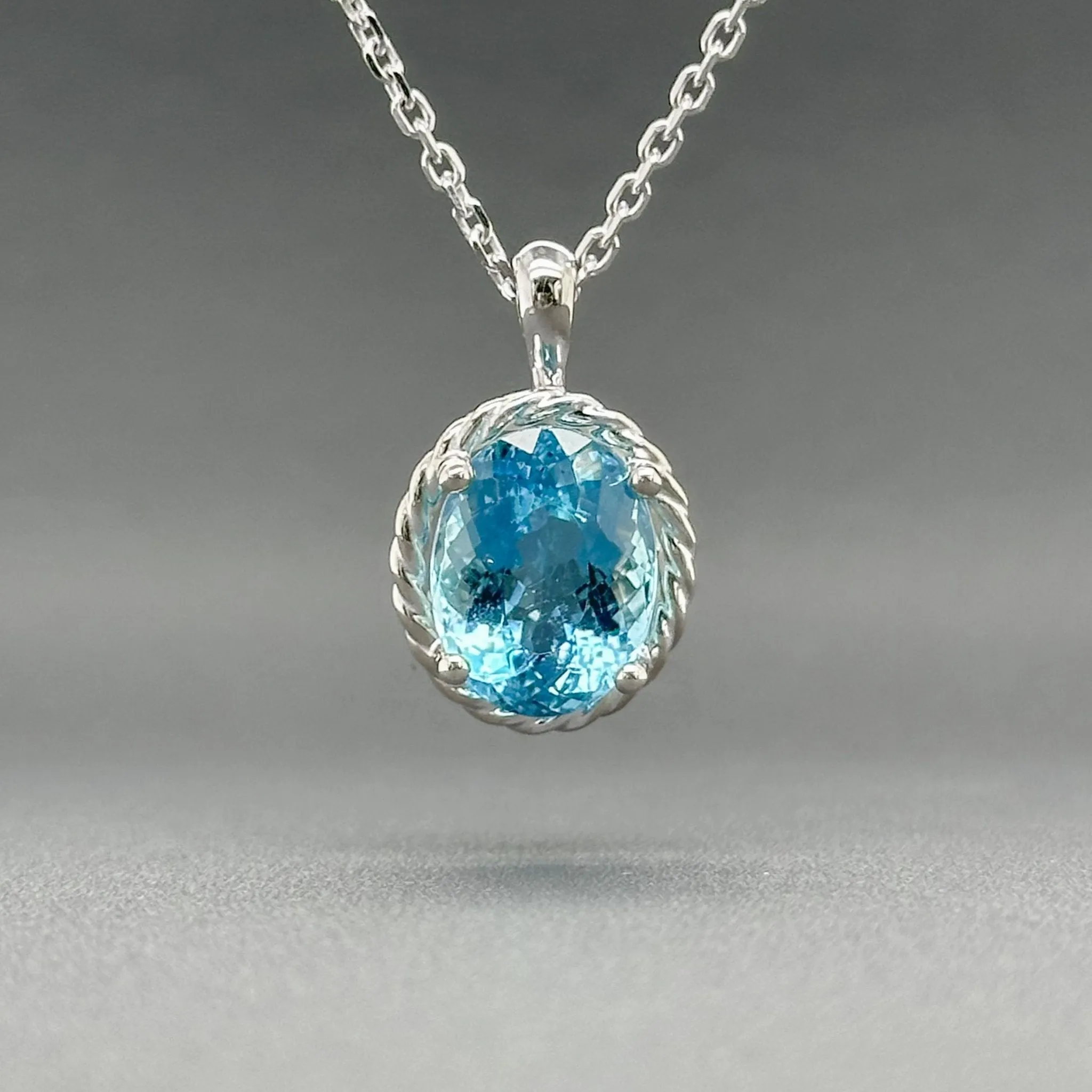 Estate 14K W Gold 4.57ct Aquamarine Pendant