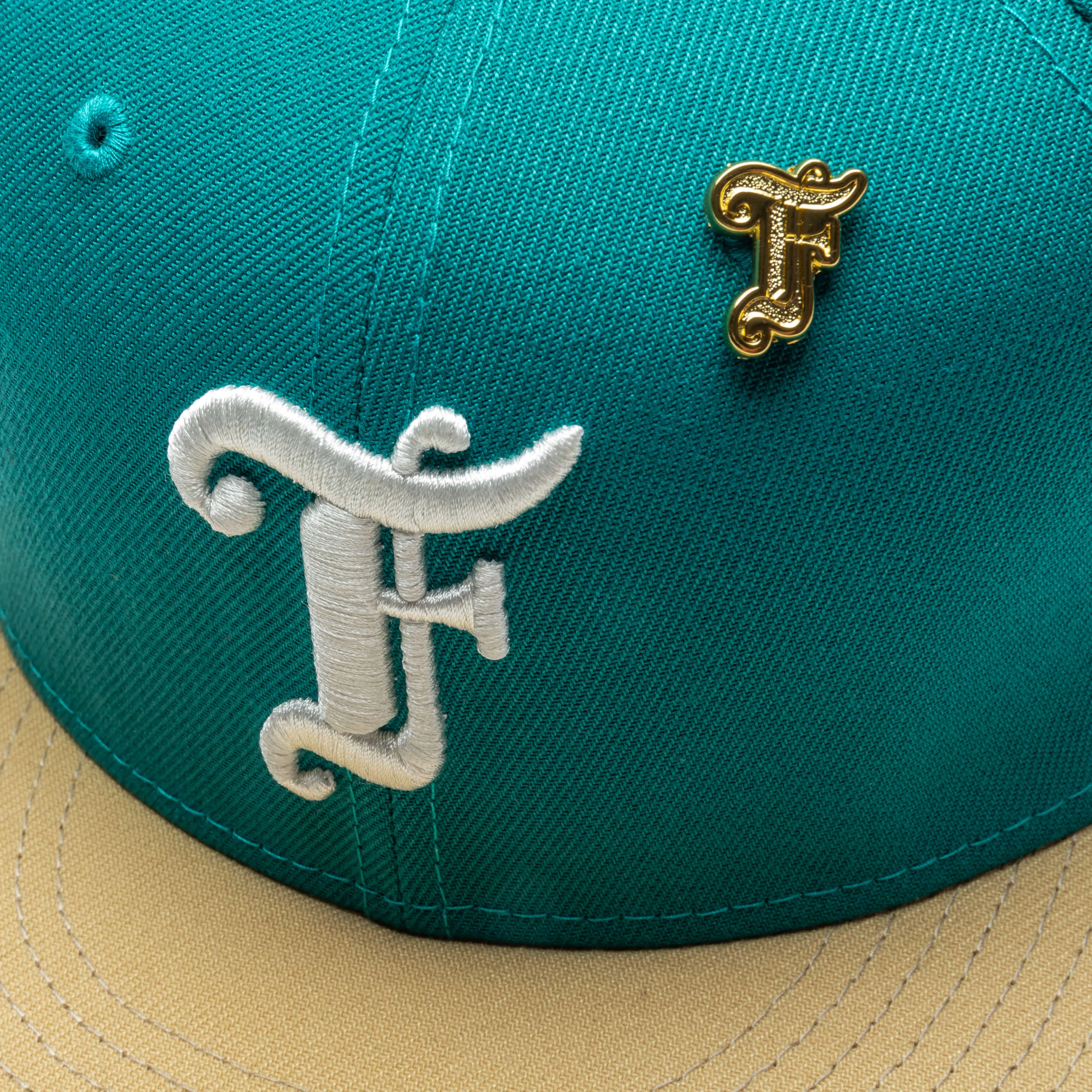 Feature x New Era Old English F Snapback - Northwest Green/Vegas Gold