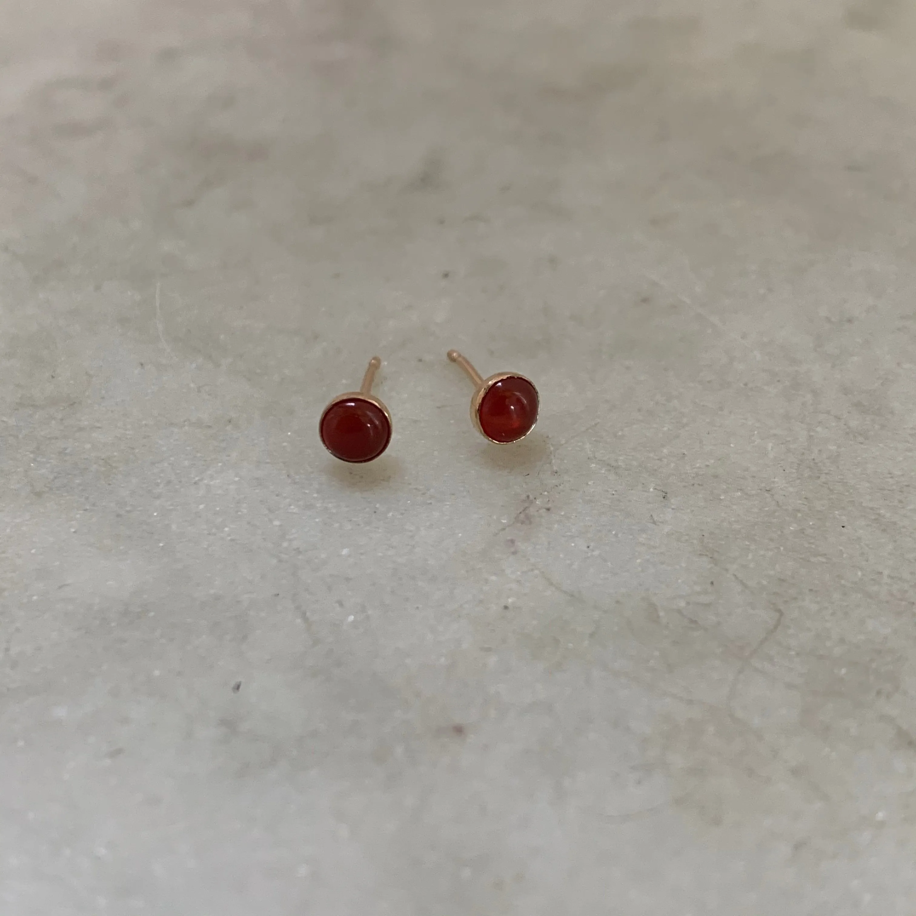 STUDS — CARNELIAN