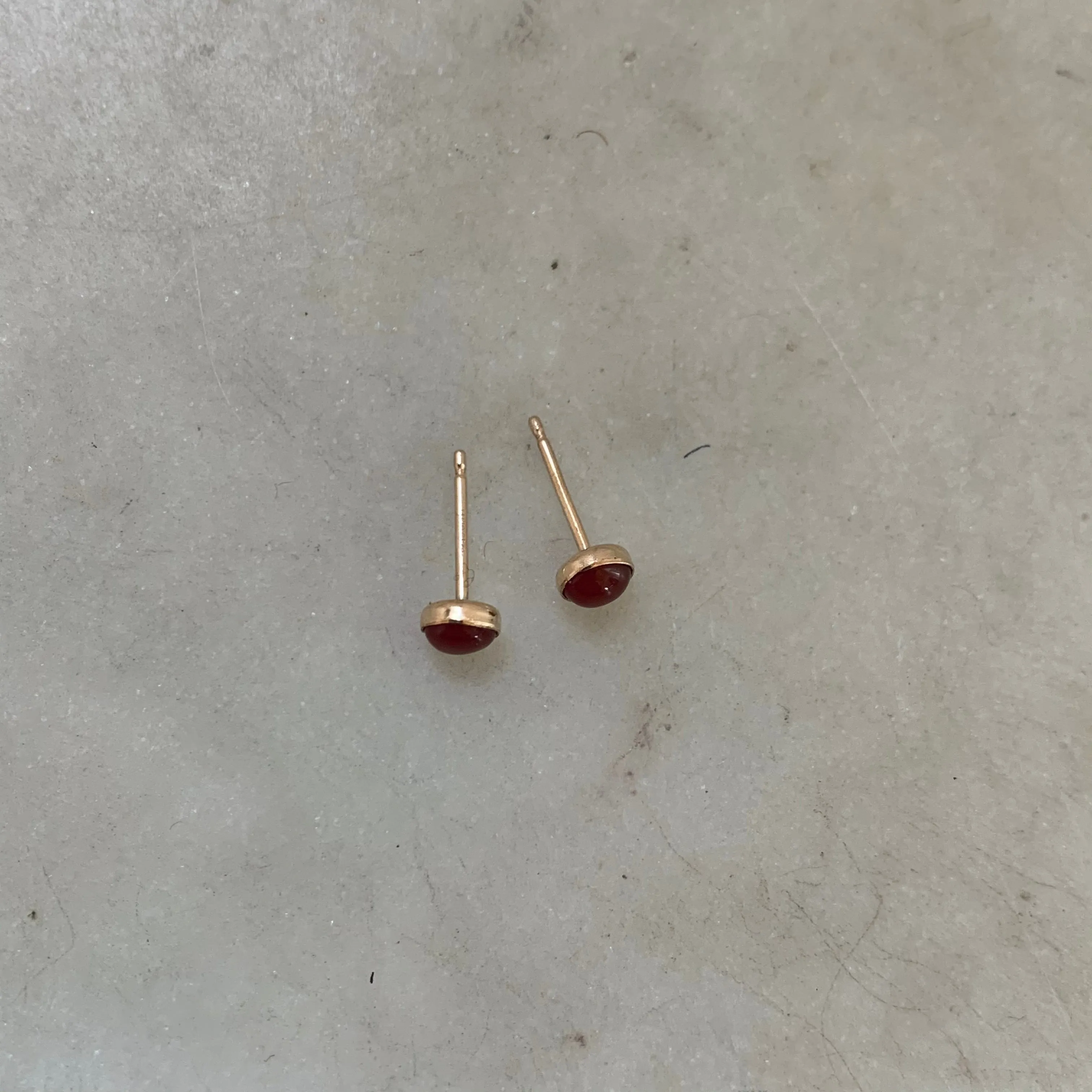 STUDS — CARNELIAN